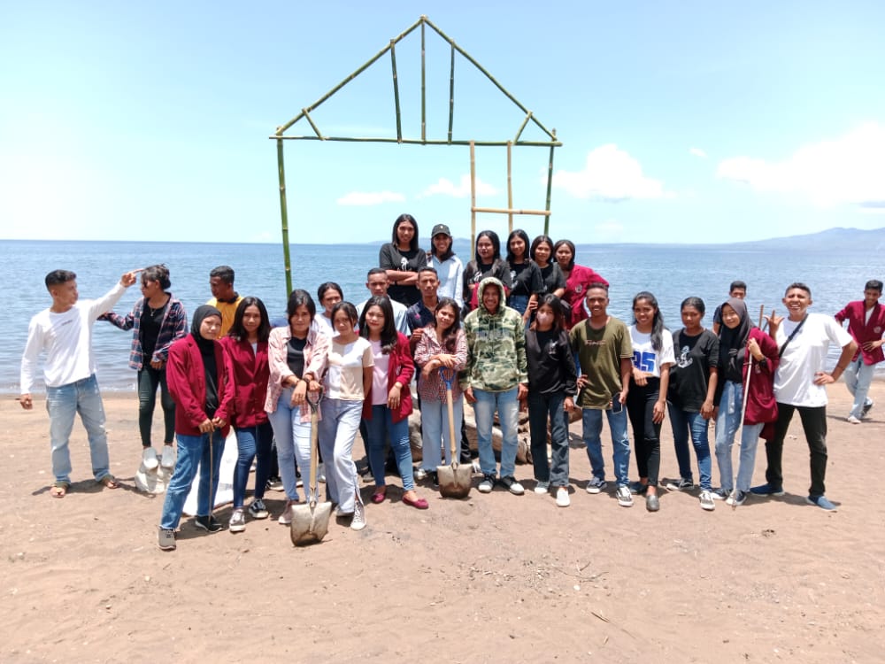 Mahasiswa Teknologi Hasil Perikanan Larantuka Ciptakan Produk Ikan Dalam Festival Sunset di Pantai Kawaliwu