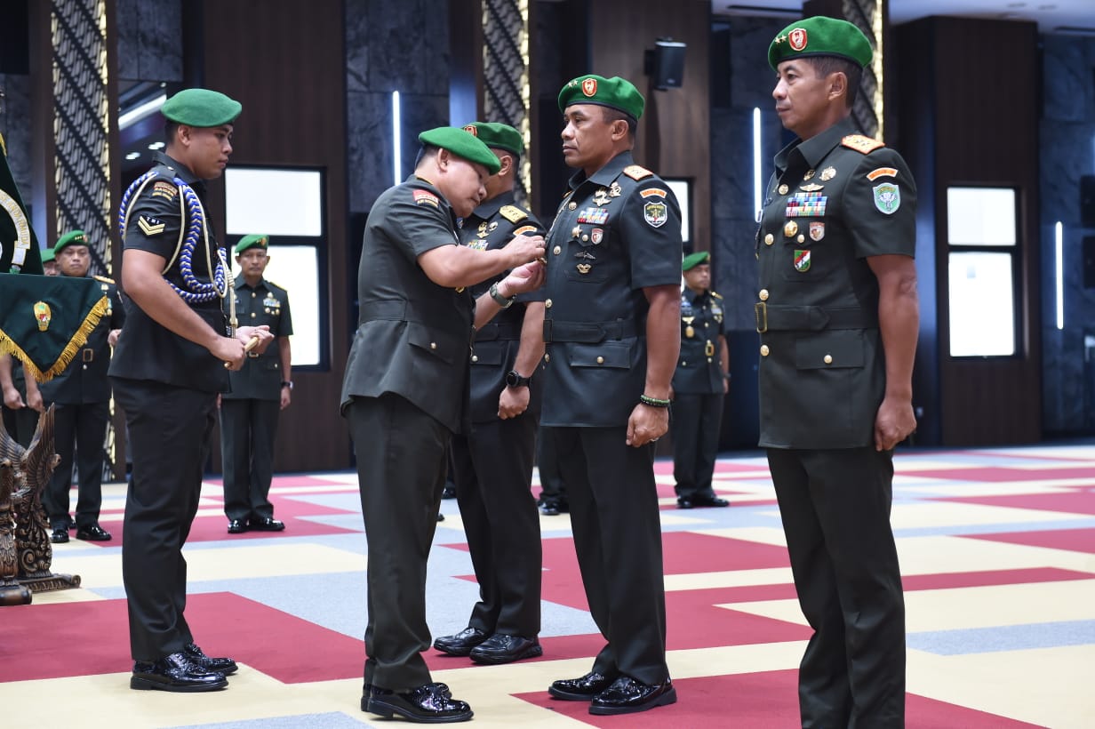 Jendral TNI Dr. Dudung Pimpin Sertijab Dua Pejabat Pangdam Di Aula AH Nasution