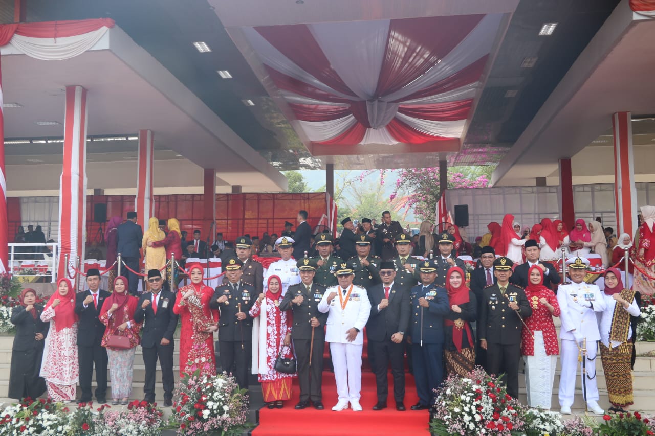 HUT RI Ke-79 Puslatpur Marinir 6 Antralina Ikuti Upacara Pengibaran Bendera Merah Putih 3 Titik