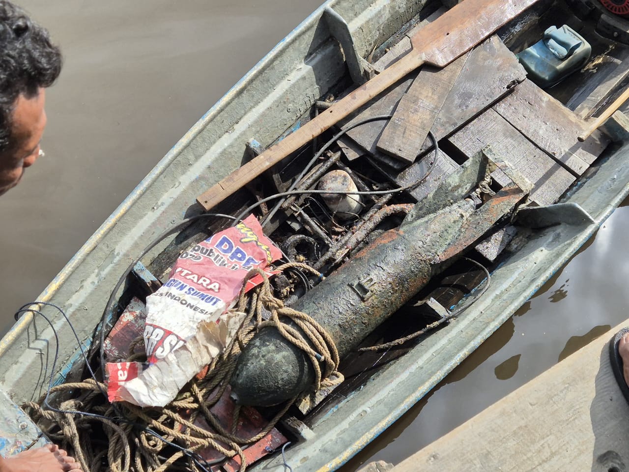 TNI AL Amankan Penemuan Diduga Bom Peninggalan Perang Dunia II Di Sungai Silau Sumatera Utara