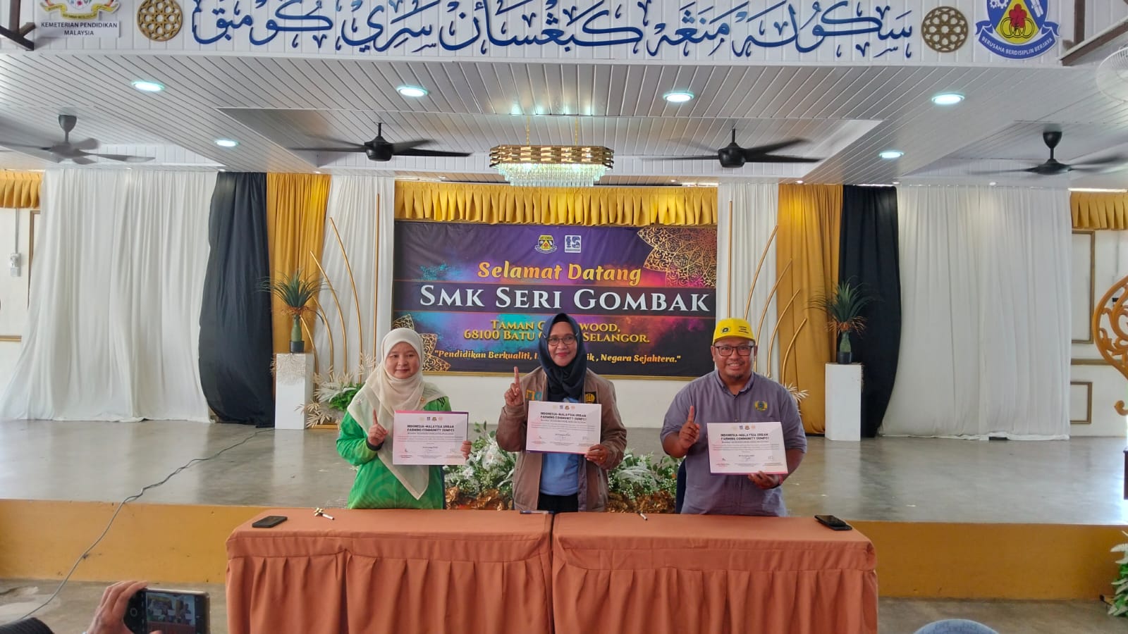 UNESA, SMK Seri Gombak, dan PEMADAM Sepakat Kembangkan Urban Farming Berbasis Sekolah di Indonesia dan Malaysia