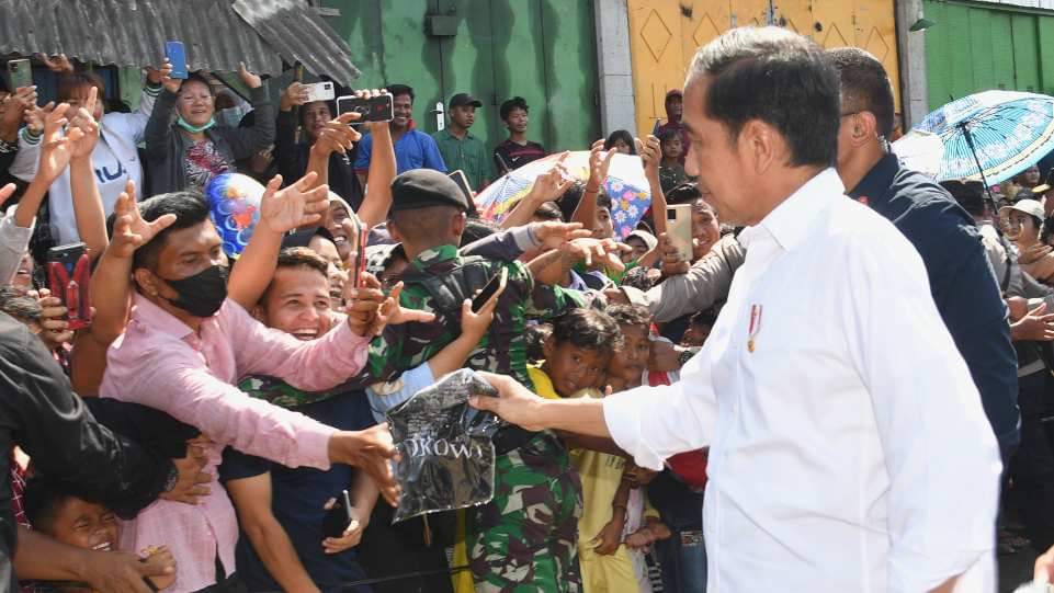 Presiden Jokowi Tinjau Bedah Rumah di Belawan Untuk Tekan Stunting