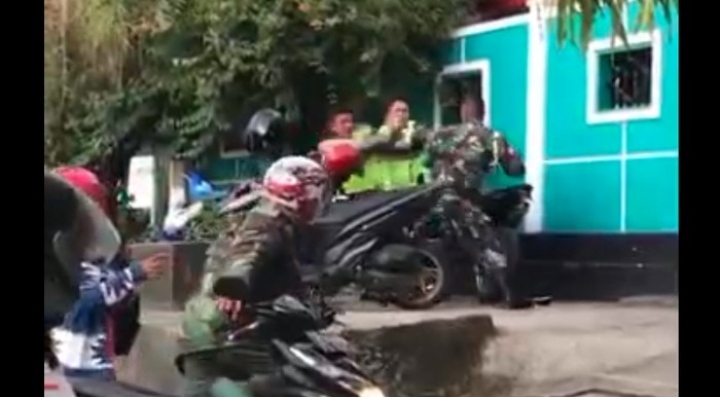 Viral. Bakuhantam Oknum Polisi dan TNI di Ambon Berujung Damai